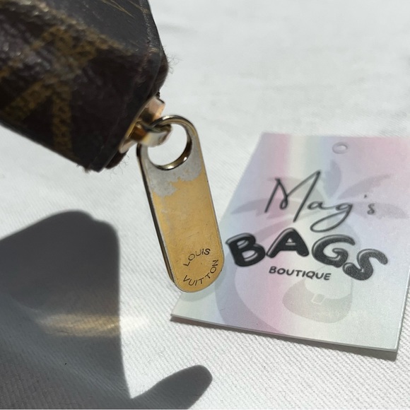 Louis Vuitton: Dog Zippy Monogram LV Leather Clutch Wallet - Picture 14 of 16